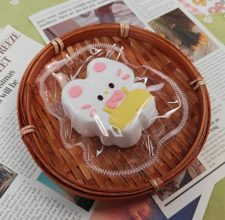 サロペットうさぎ スクイーズ