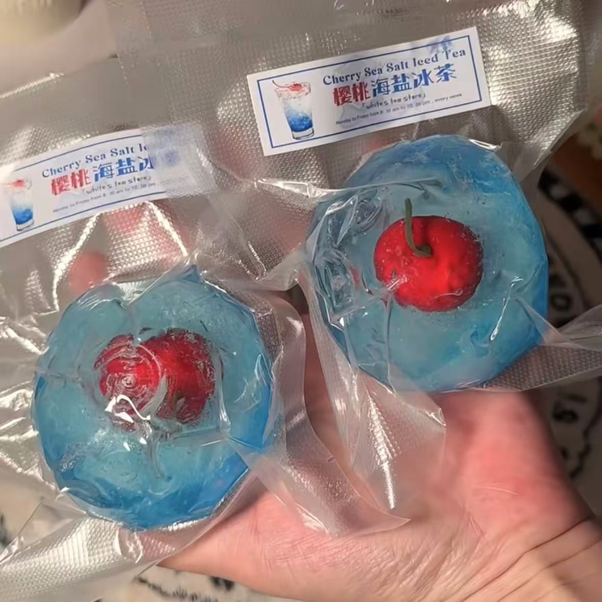 ブルサラチェリーシーソルト  ストレスボール(予備カバー付き)