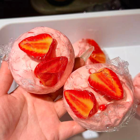 カリカリ苺 ストレスボール(予備カバー付き)